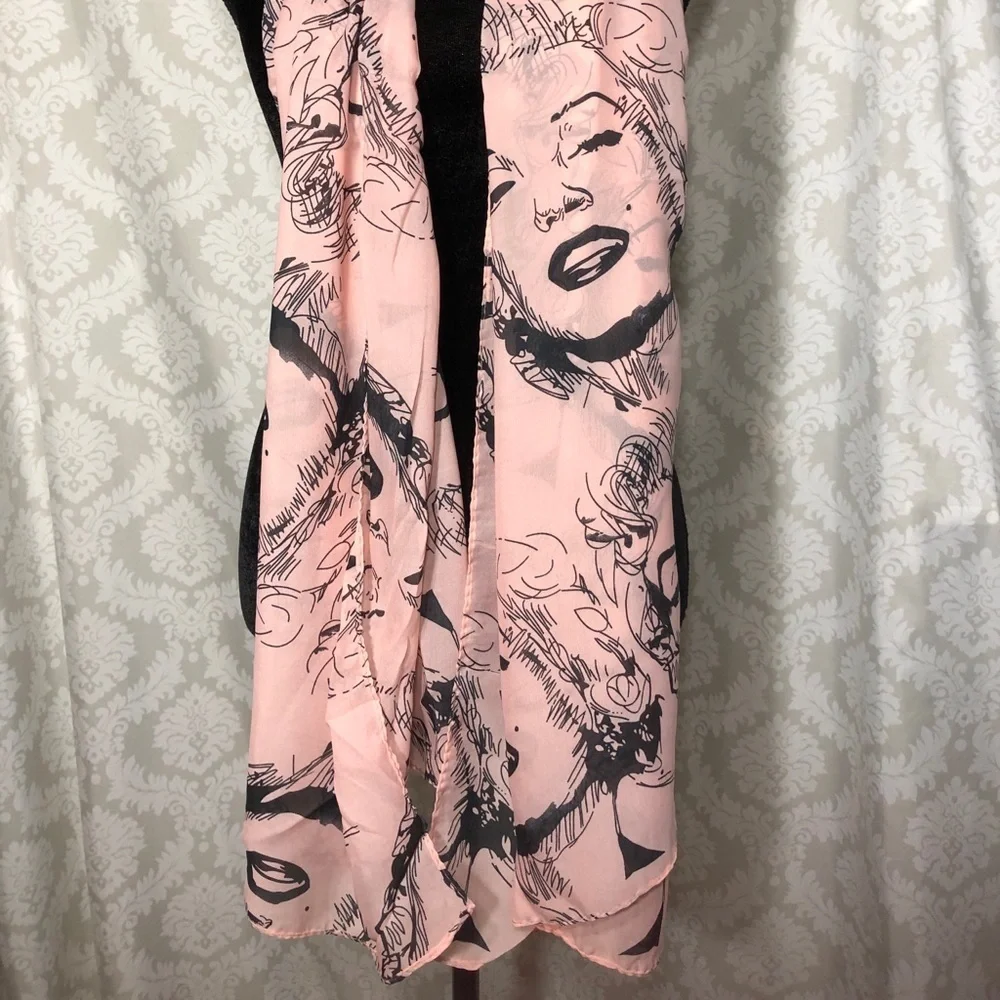 ‼️HP‼️ Marilyn Monroe Oversize scarf